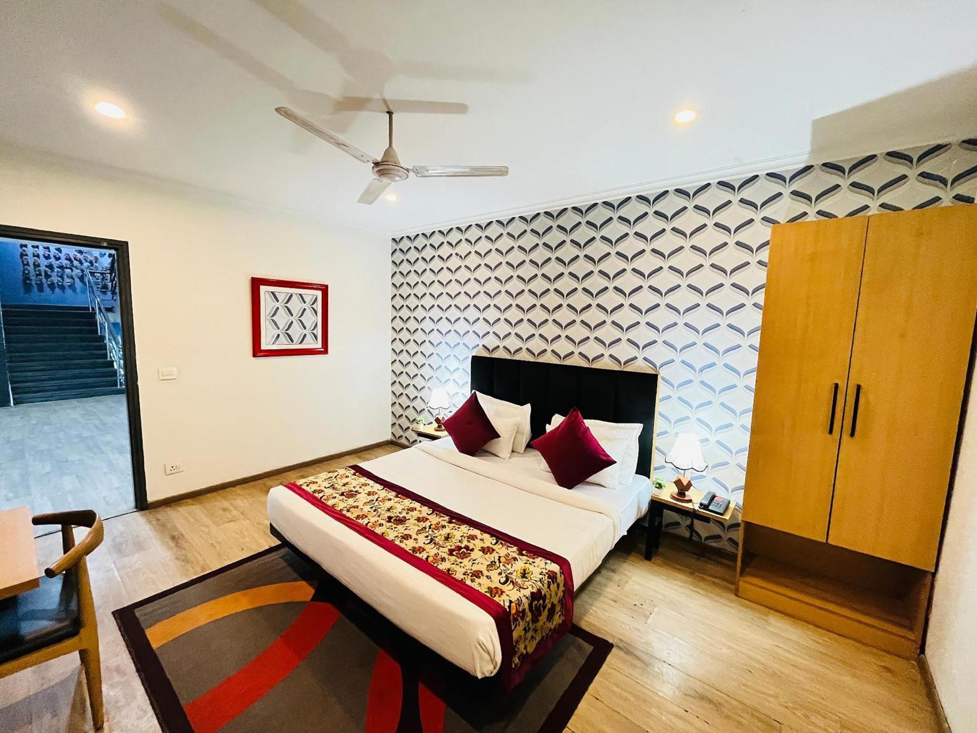 Qotel Hotel Chhatarpur - Oppsite Tivoli Garden New Delhi Exterior photo